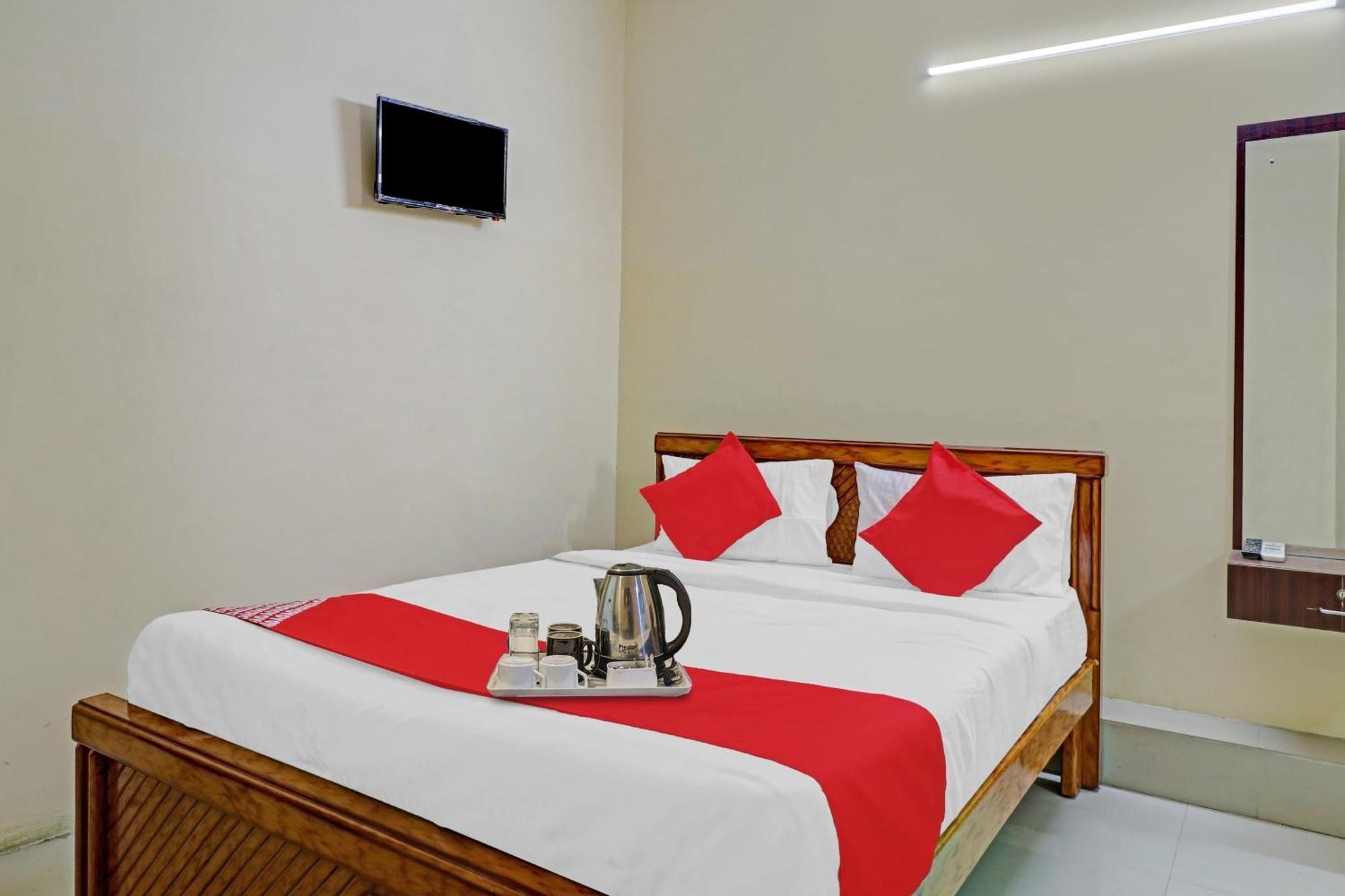 Hotel O Lakshmi Sri Deluxe Boarding & Lodgeing Kumbalgod Exteriér fotografie