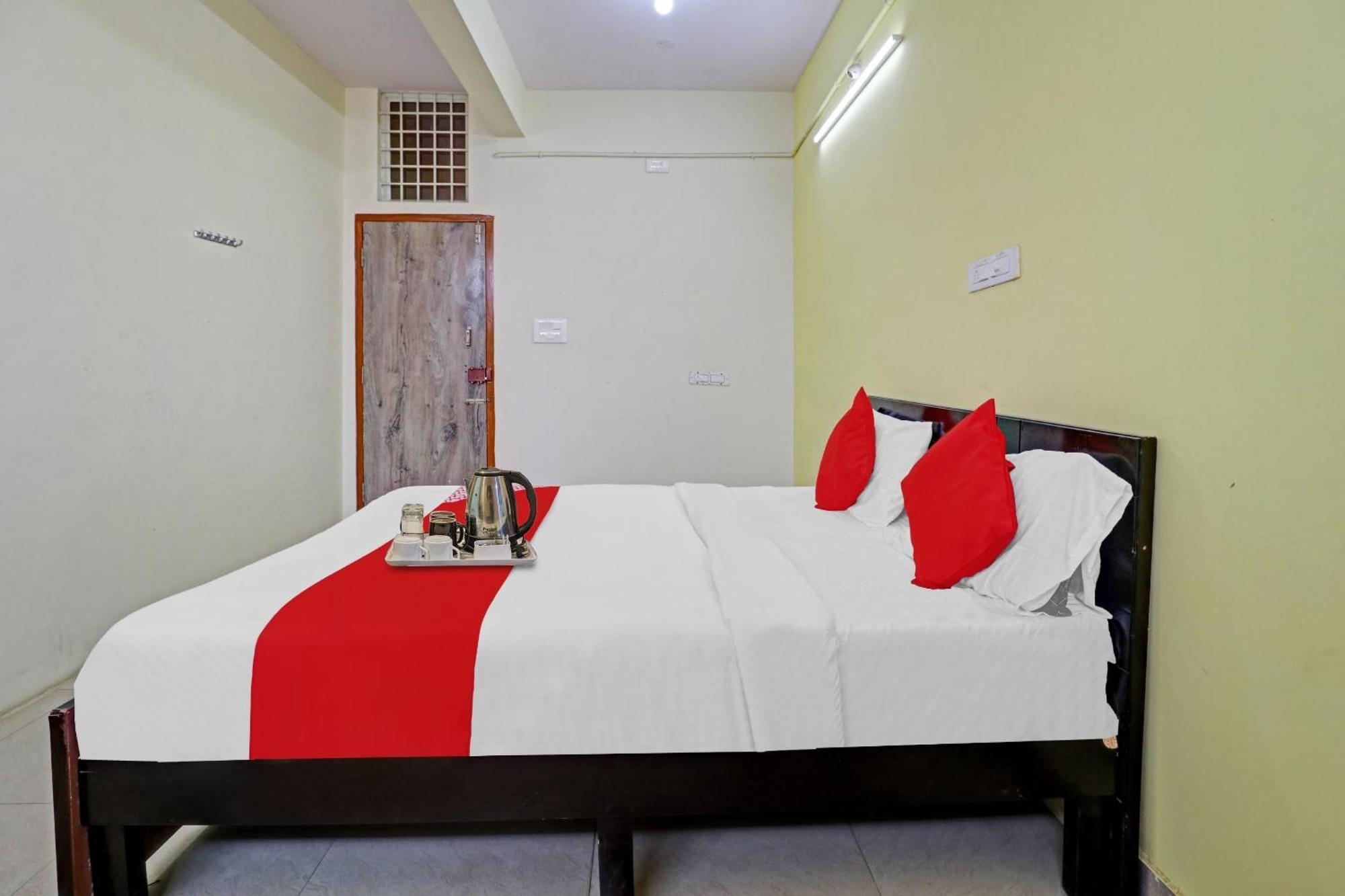 Hotel O Lakshmi Sri Deluxe Boarding & Lodgeing Kumbalgod Exteriér fotografie