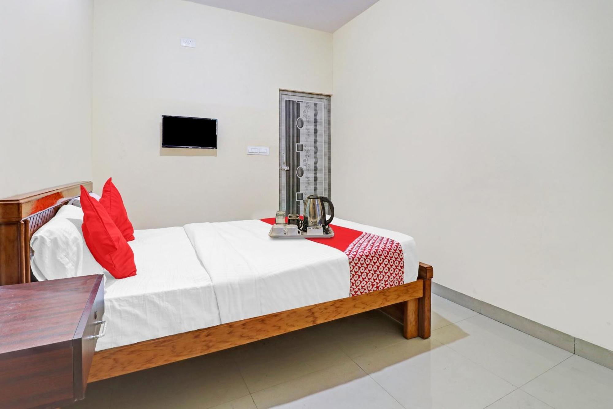 Hotel O Lakshmi Sri Deluxe Boarding & Lodgeing Kumbalgod Exteriér fotografie