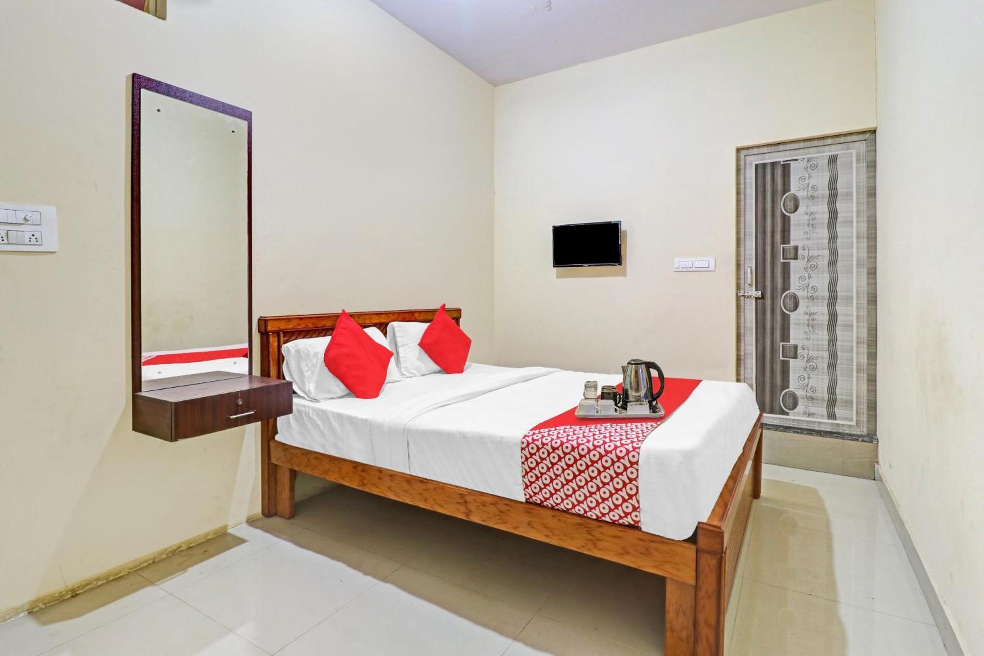 Hotel O Lakshmi Sri Deluxe Boarding & Lodgeing Kumbalgod Exteriér fotografie