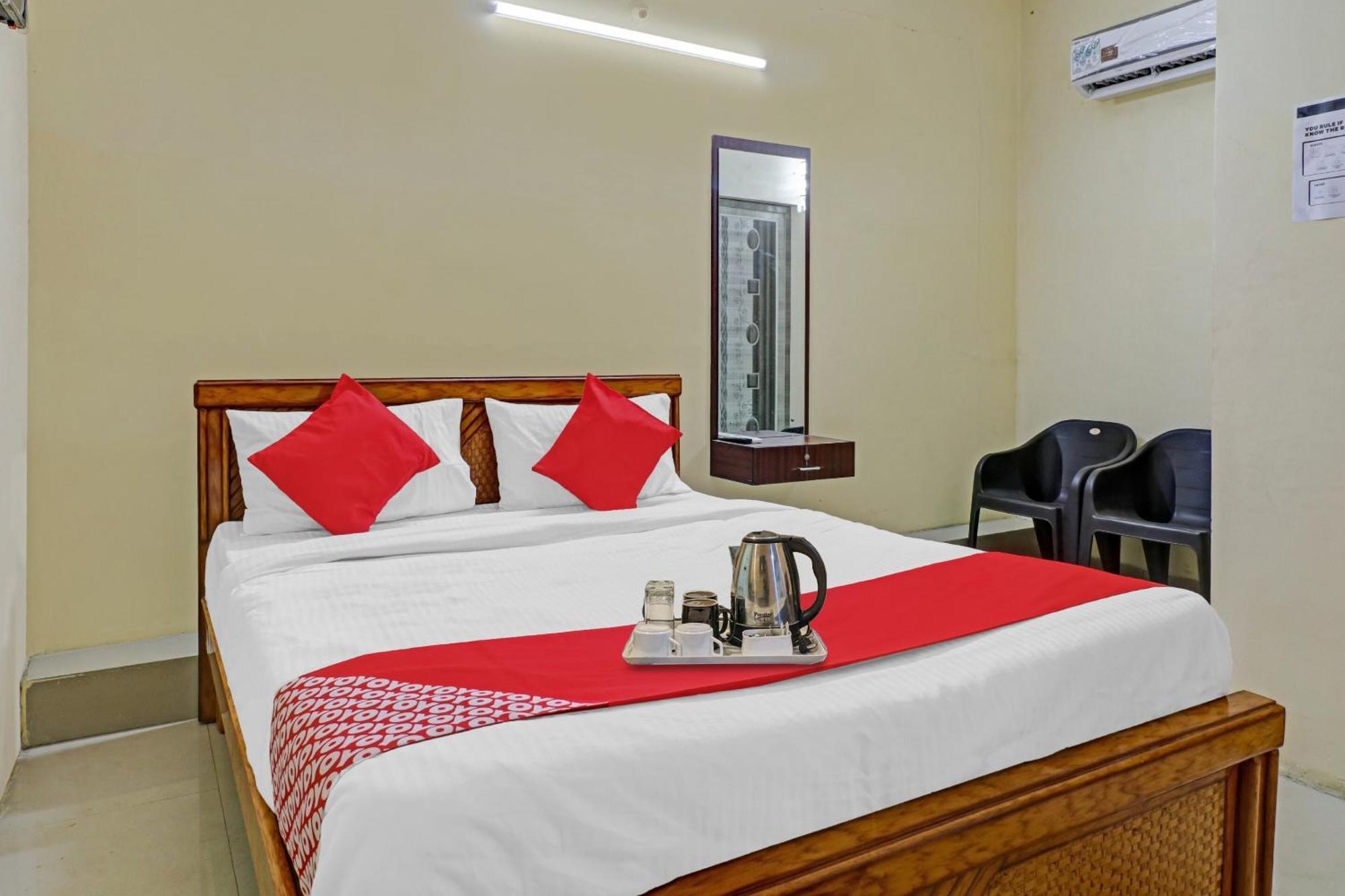 Hotel O Lakshmi Sri Deluxe Boarding & Lodgeing Kumbalgod Exteriér fotografie